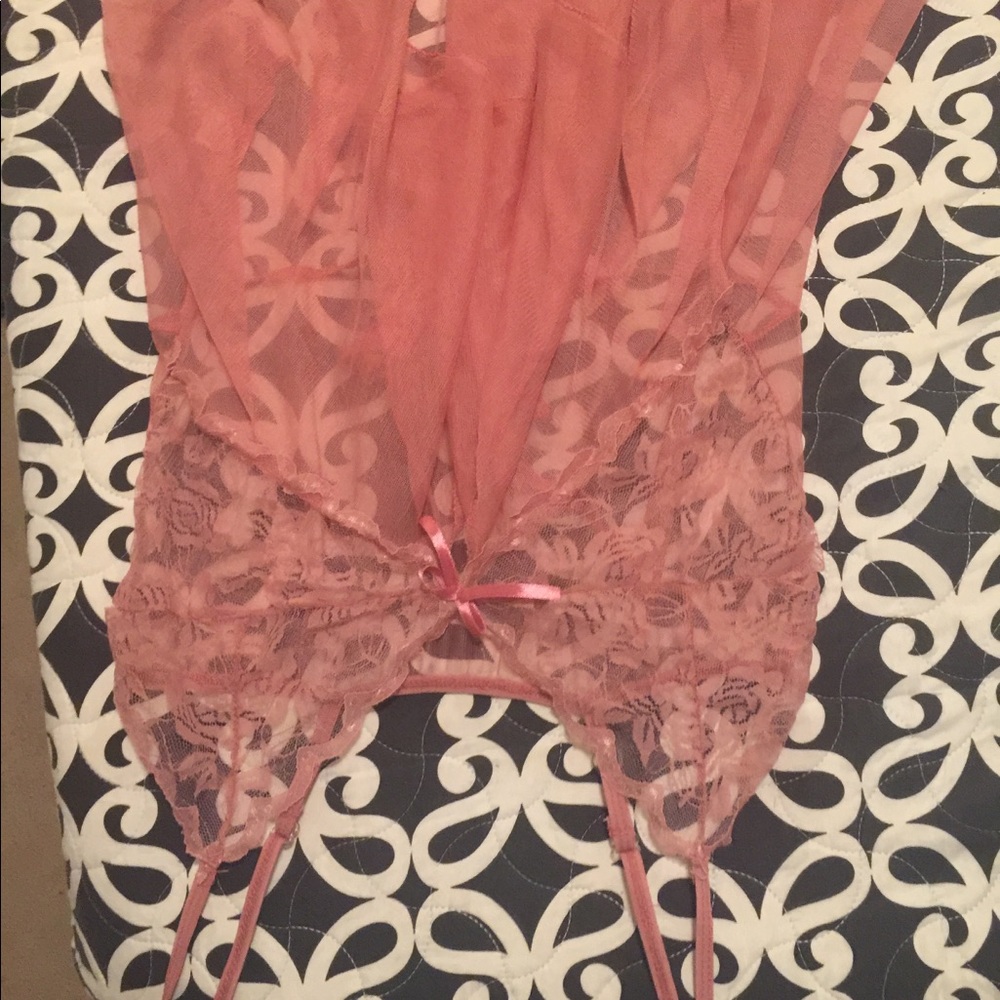 Gown - Picture 4 of 4